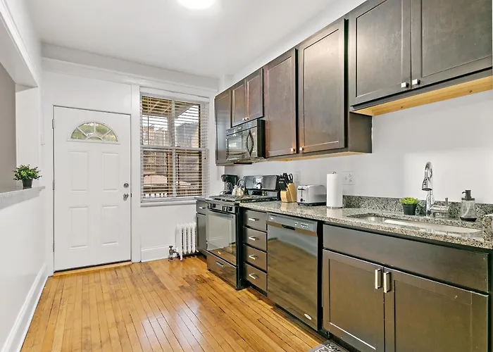 Indulging 2br In Festive Boystown - Buckingham 1 *