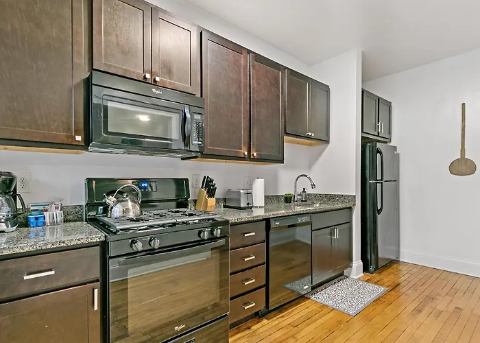 Indulging 2br In Festive Boystown - Buckingham 1 Appartement