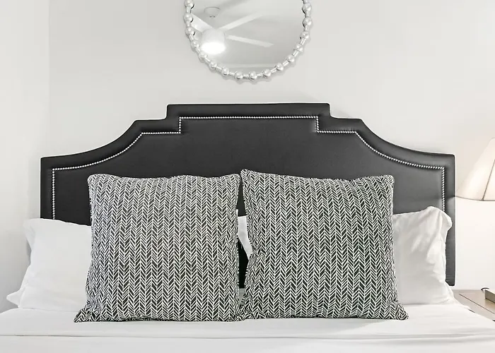 Indulging 2br In Festive Boystown - Buckingham 1 Appartement